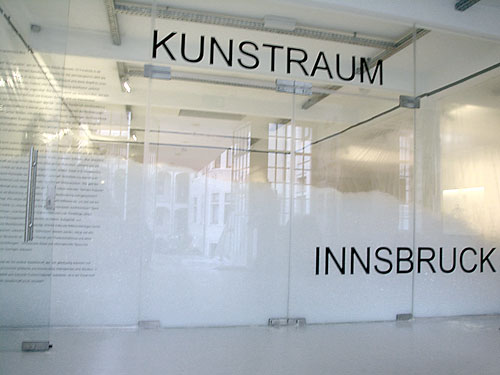 [Foto: Kunstraum Innsbruck: Ausstellungsansicht]